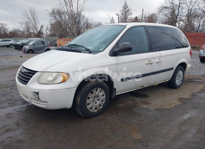 Photo 2 of 2005 Chrysler Town & COUNTRY (VIN 1C4GP45R55B386483)