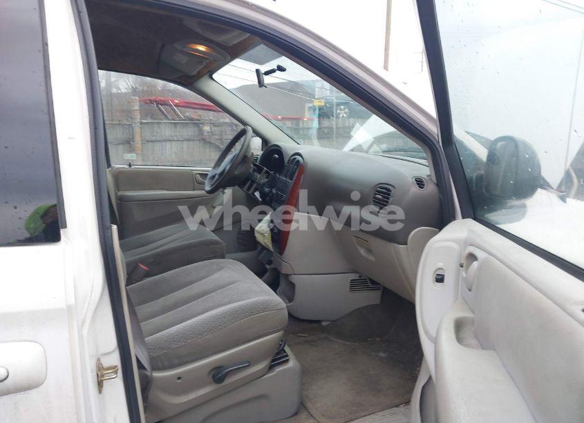 Photo 5 of 2005 Chrysler Town & COUNTRY (VIN 1C4GP45R55B386483)