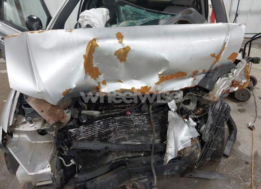 Photo 10 of 2005 Chrysler Town & COUNTRY (VIN 1C4GP45R65B182937)