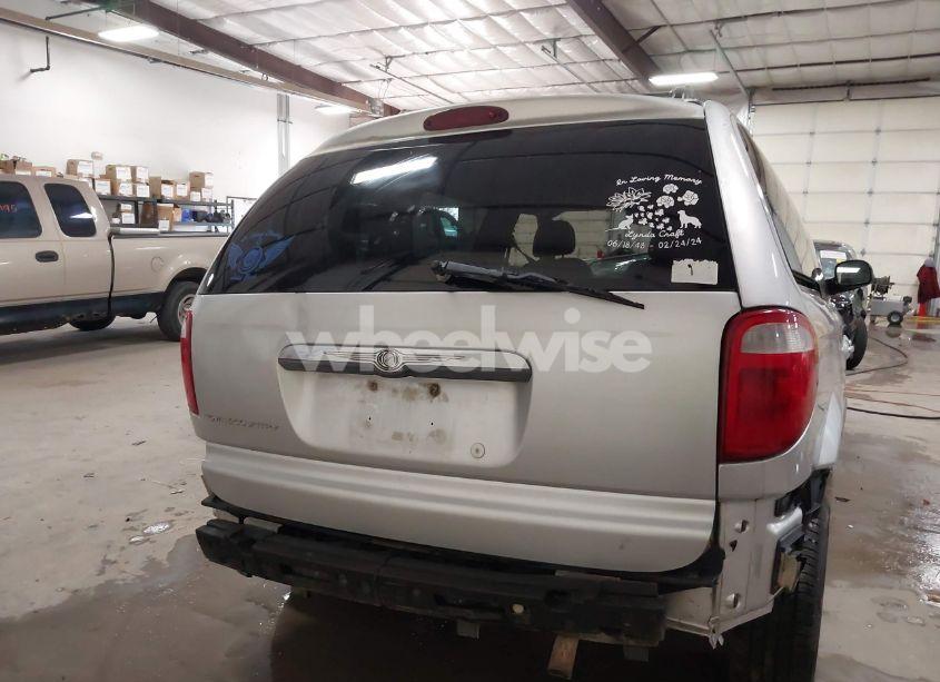 Photo 17 of 2005 Chrysler Town & COUNTRY (VIN 1C4GP45R65B182937)