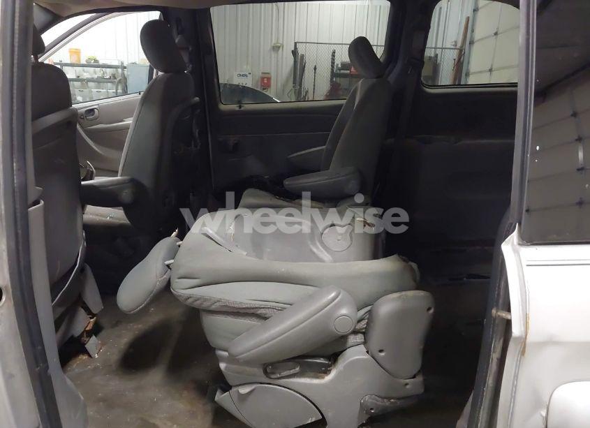 Photo 8 of 2005 Chrysler Town & COUNTRY (VIN 1C4GP45R65B182937)