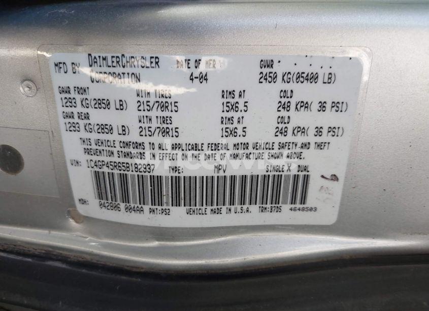 Photo 9 of 2005 Chrysler Town & COUNTRY (VIN 1C4GP45R65B182937)