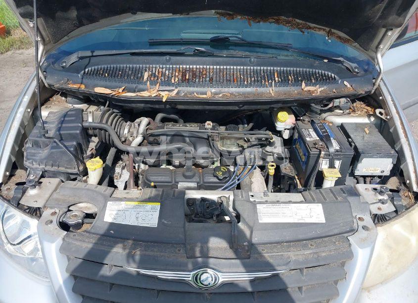 Photo 10 of 2005 Chrysler Town & COUNTRY (VIN 1C4GP45R75B102626)