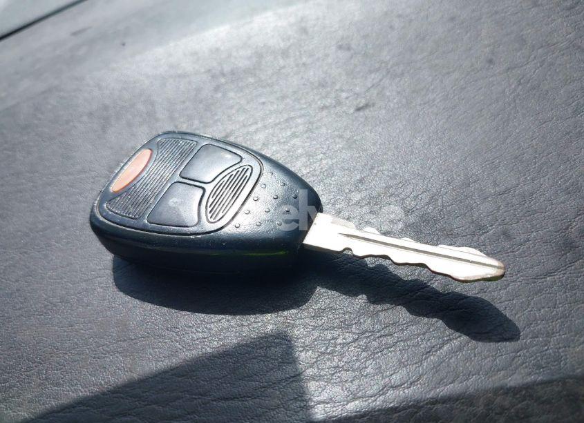 Photo 11 of 2005 Chrysler Town & COUNTRY (VIN 1C4GP45R75B102626)