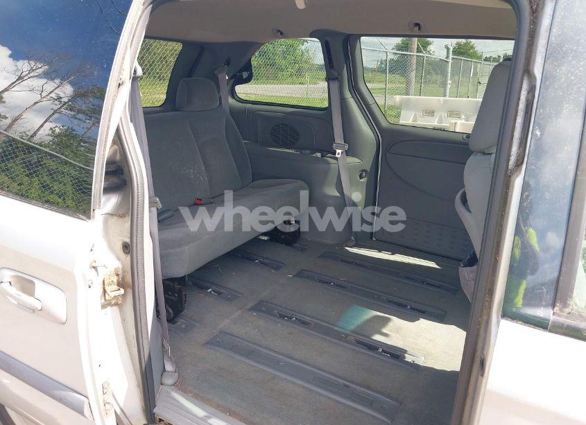 Photo 8 of 2005 Chrysler Town & COUNTRY (VIN 1C4GP45R75B102626)