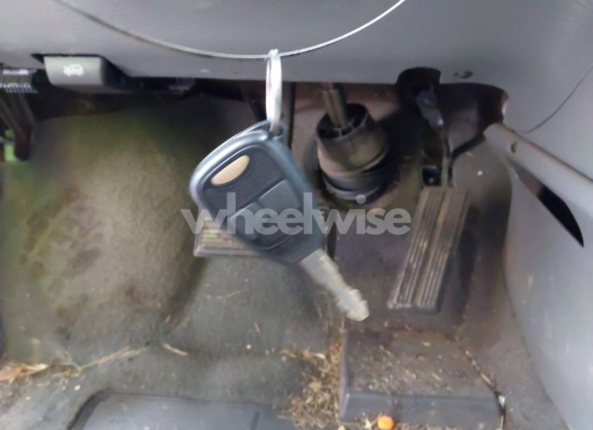 Photo 11 of 2005 Chrysler Town & COUNTRY (VIN 1C4GP45R75B441872)