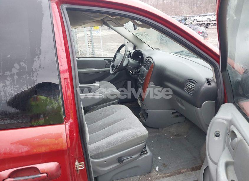 Photo 5 of 2005 Chrysler Town & COUNTRY (VIN 1C4GP45R75B441872)