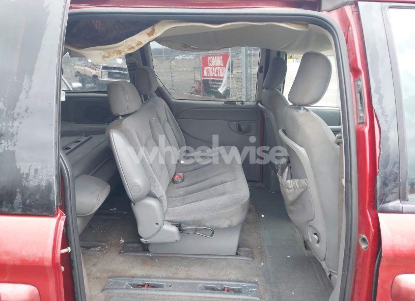 Photo 8 of 2005 Chrysler Town & COUNTRY (VIN 1C4GP45R75B441872)