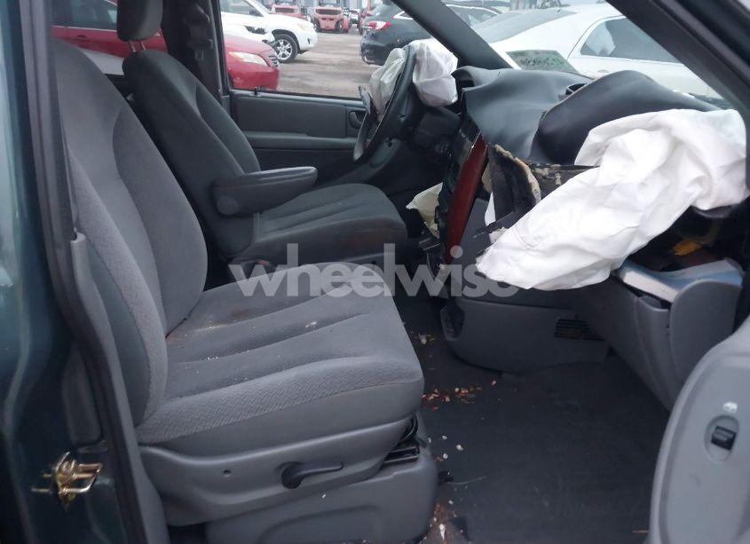 Photo 5 of 2005 Chrysler Town & COUNTRY (VIN 1C4GP45R85B130953)