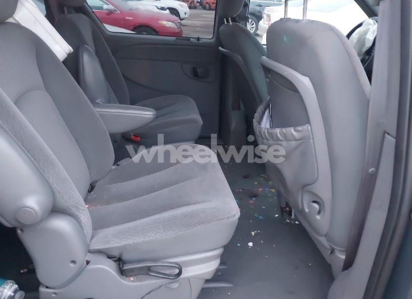 Photo 8 of 2005 Chrysler Town & COUNTRY (VIN 1C4GP45R85B130953)