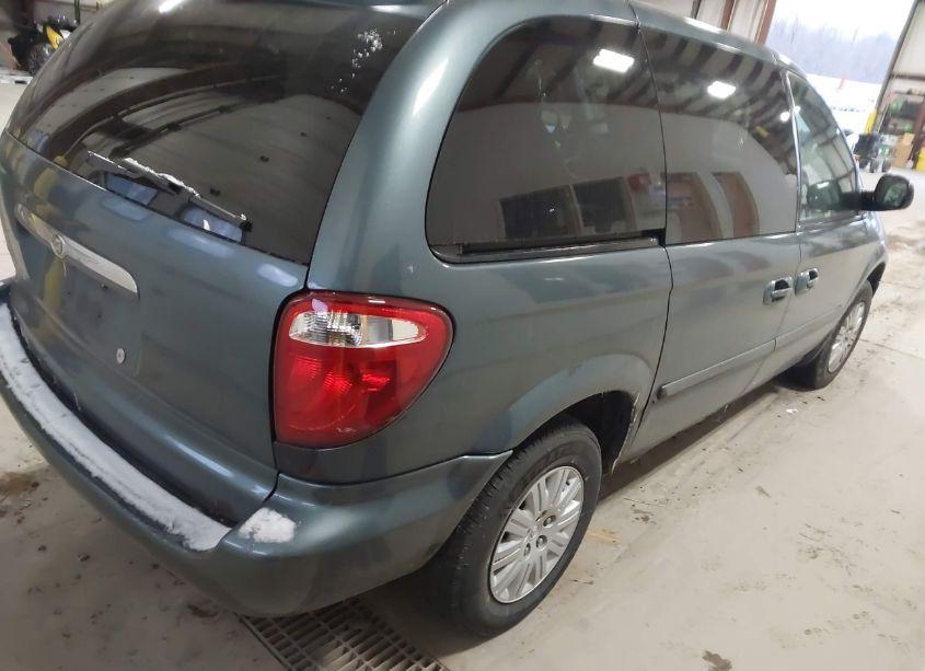 Photo 4 of 2005 Chrysler Town & COUNTRY (VIN 1C4GP45R85B231488)