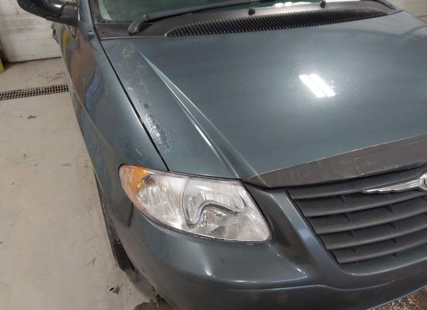 Photo 6 of 2005 Chrysler Town & COUNTRY (VIN 1C4GP45R85B231488)