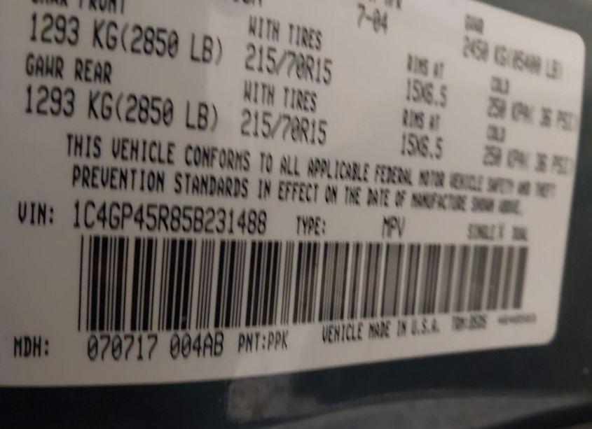 Photo 9 of 2005 Chrysler Town & COUNTRY (VIN 1C4GP45R85B231488)