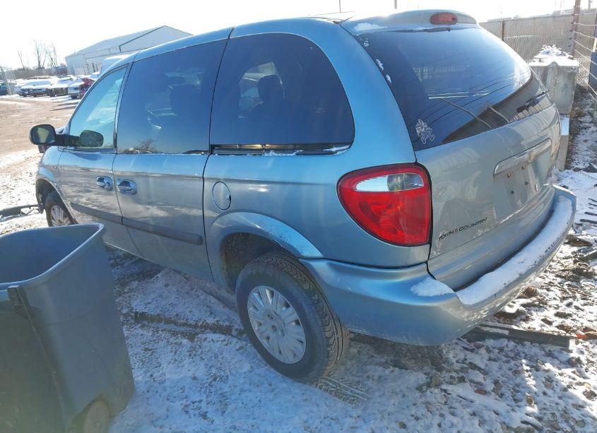 Photo 3 of 2005 Chrysler Town & COUNTRY (VIN 1C4GP45R85B394562)