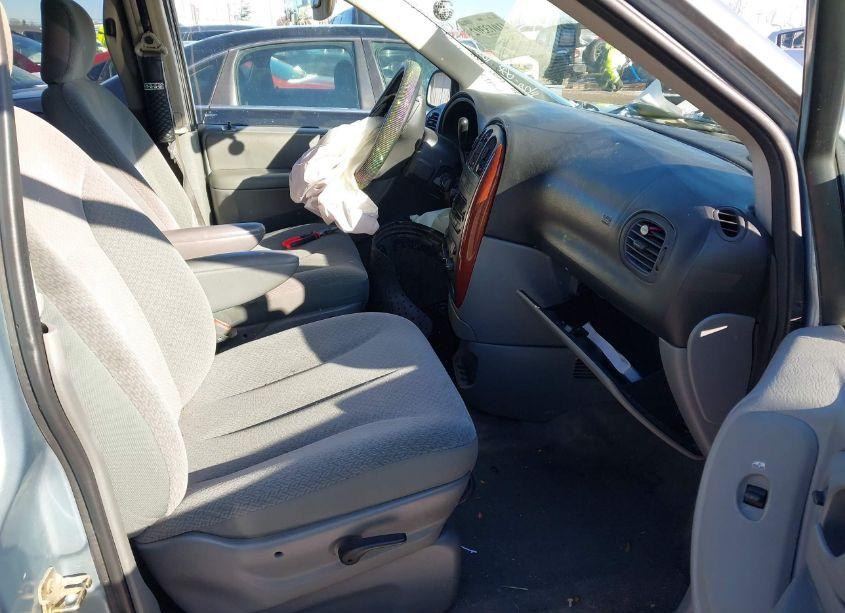 Photo 5 of 2005 Chrysler Town & COUNTRY (VIN 1C4GP45R85B394562)