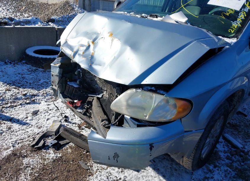 Photo 6 of 2005 Chrysler Town & COUNTRY (VIN 1C4GP45R85B394562)