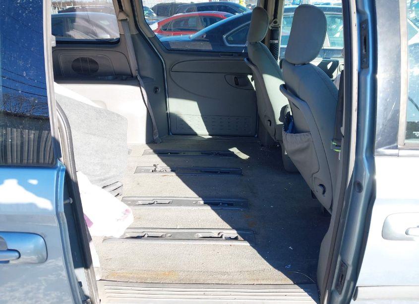 Photo 8 of 2005 Chrysler Town & COUNTRY (VIN 1C4GP45R85B394562)