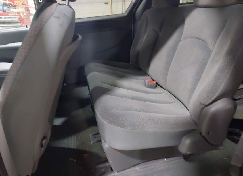 Photo 8 of 2005 Chrysler Town & COUNTRY (VIN 1C4GP45R85B403356)