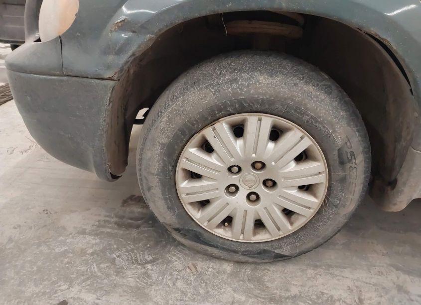 Photo 12 of 2005 Chrysler Town & COUNTRY (VIN 1C4GP45R85B430508)