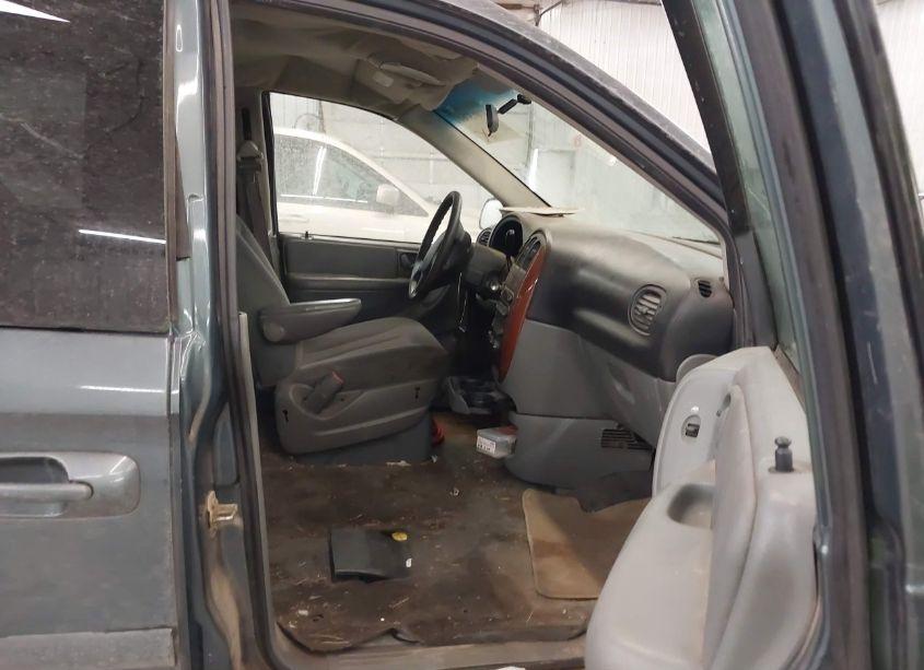 Photo 5 of 2005 Chrysler Town & COUNTRY (VIN 1C4GP45R85B430508)