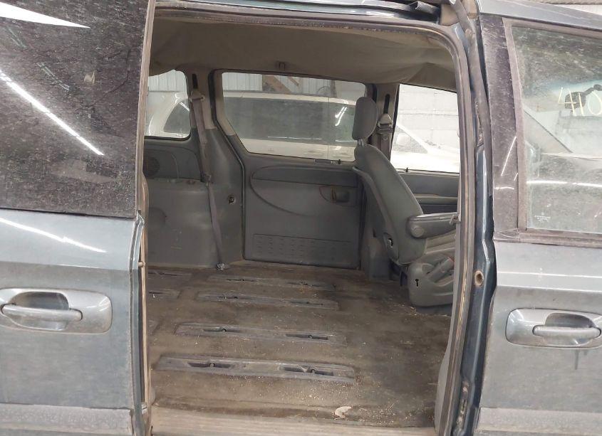 Photo 8 of 2005 Chrysler Town & COUNTRY (VIN 1C4GP45R85B430508)