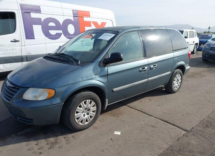 Photo 2 of 2005 Chrysler Town & COUNTRY (VIN 1C4GP45R85B431951)