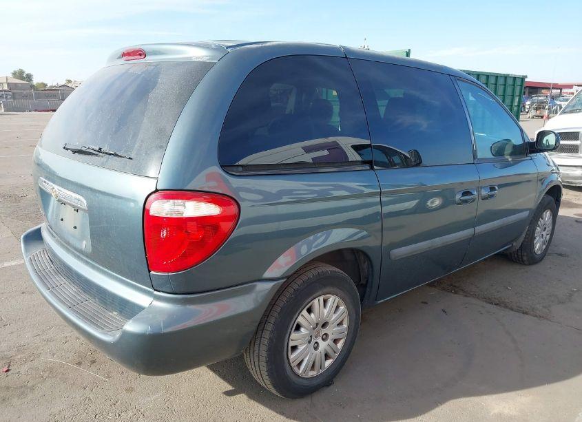 Photo 4 of 2005 Chrysler Town & COUNTRY (VIN 1C4GP45R85B431951)