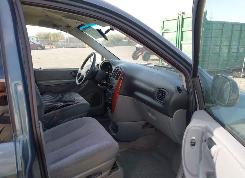 Photo 5 of 2005 Chrysler Town & COUNTRY (VIN 1C4GP45R85B431951)