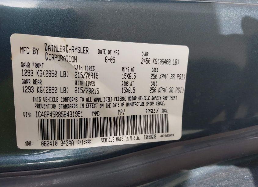 Photo 9 of 2005 Chrysler Town & COUNTRY (VIN 1C4GP45R85B431951)