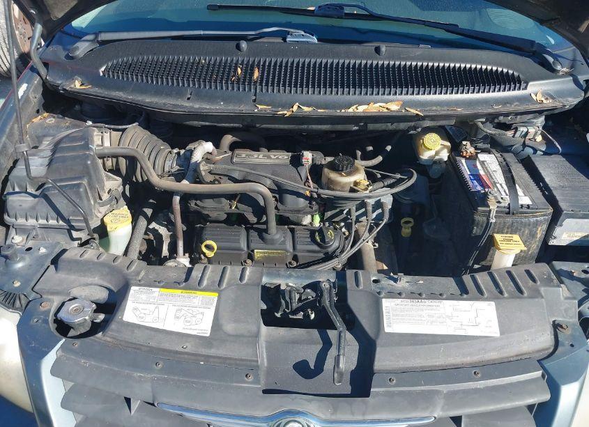 Photo 10 of 2005 Chrysler Town & COUNTRY (VIN 1C4GP45R95B438892)