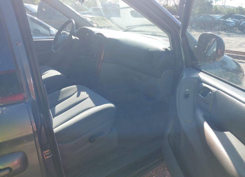 Photo 5 of 2005 Chrysler Town & COUNTRY (VIN 1C4GP45R95B438892)