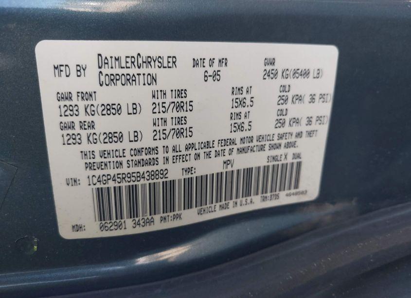 Photo 9 of 2005 Chrysler Town & COUNTRY (VIN 1C4GP45R95B438892)