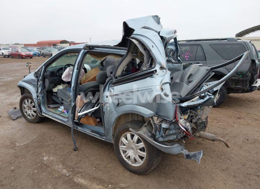 Photo 3 of 2005 Chrysler Town & COUNTRY (VIN 1C4GP45R95B440254)