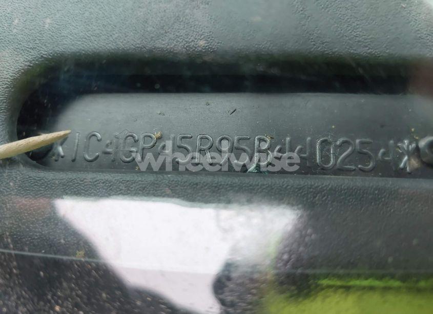 Photo 9 of 2005 Chrysler Town & COUNTRY (VIN 1C4GP45R95B440254)