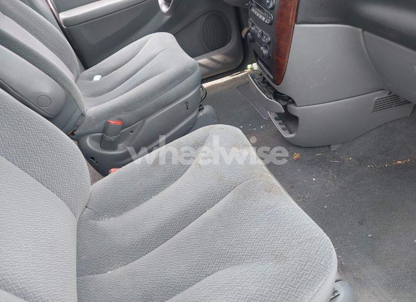 Photo 5 of 2004 Chrysler Town & COUNTRY (VIN 1C4GP45RX4B566654)
