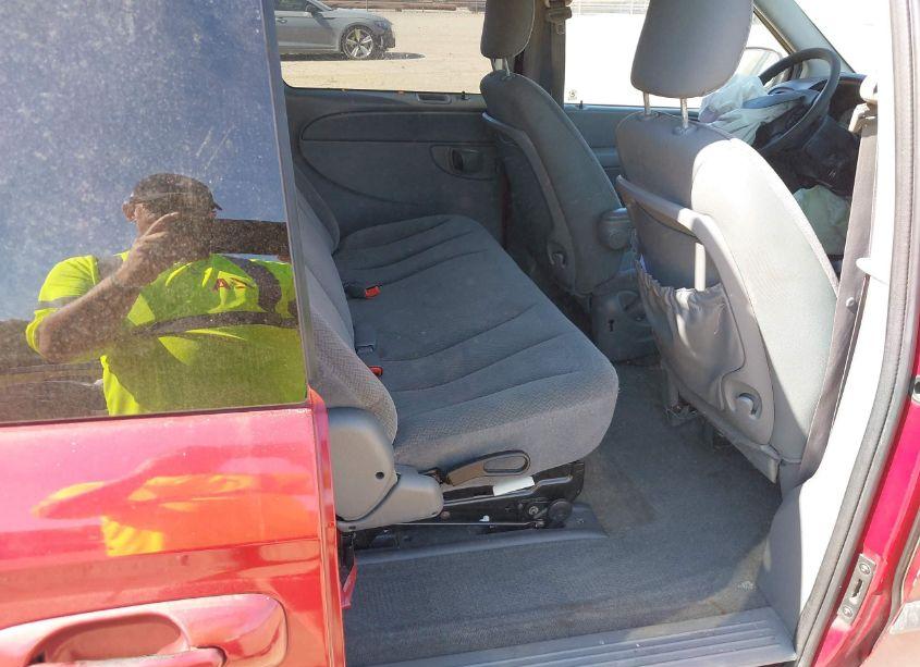 Photo 8 of 2005 Chrysler Town & COUNTRY (VIN 1C4GP45RX5B439775)