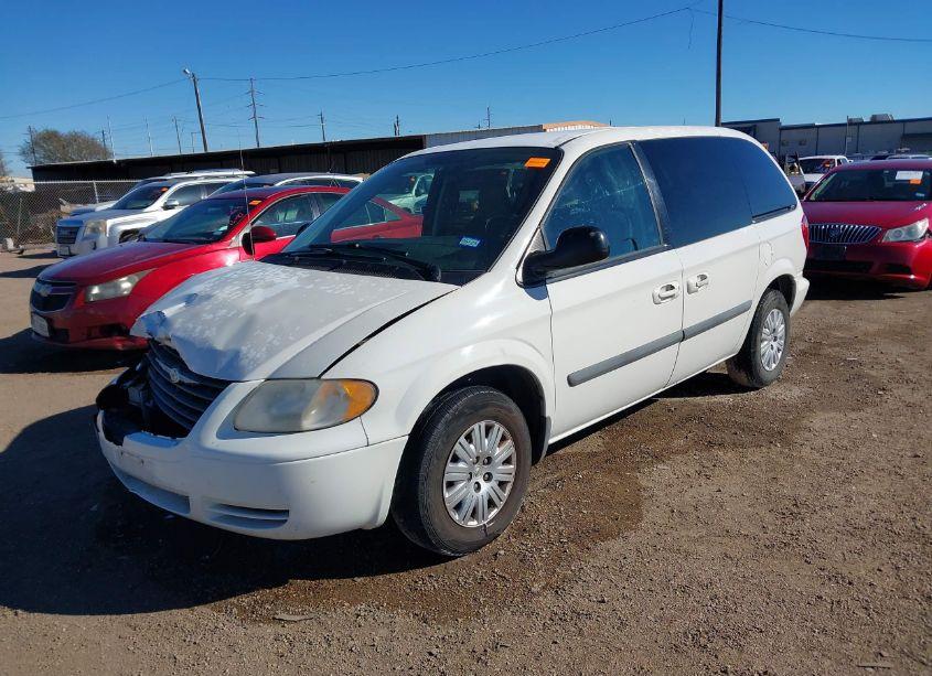 Photo 2 of 2005 Chrysler Town & COUNTRY (VIN 1C4GP45RX5B440313)