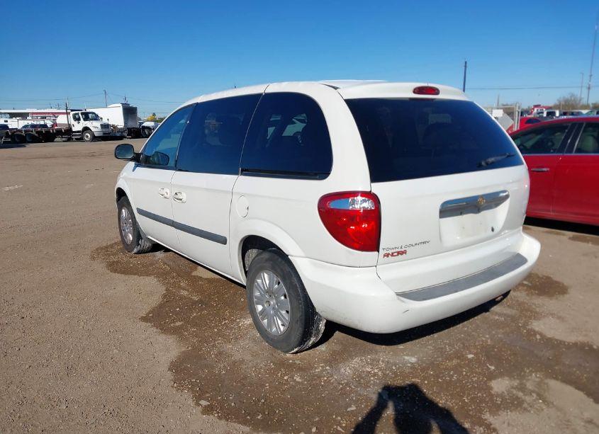 Photo 3 of 2005 Chrysler Town & COUNTRY (VIN 1C4GP45RX5B440313)