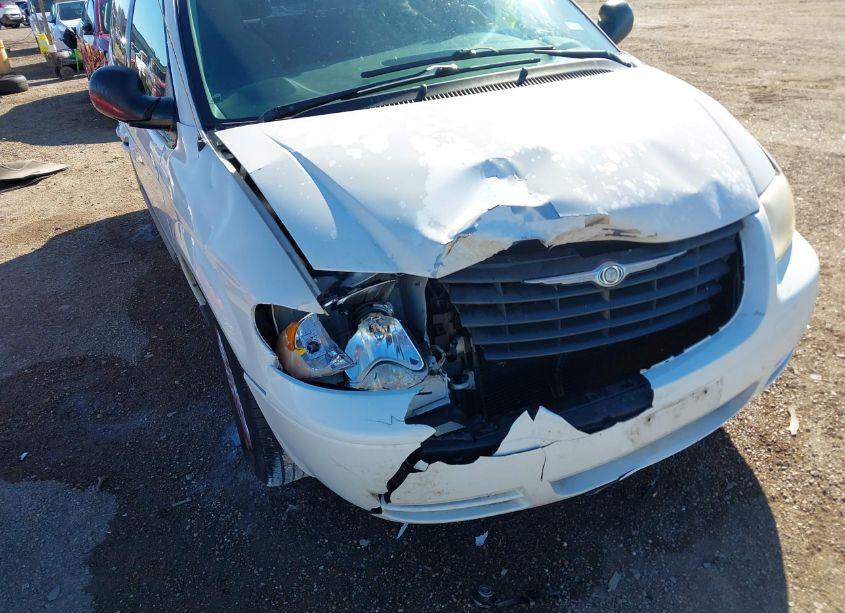 Photo 6 of 2005 Chrysler Town & COUNTRY (VIN 1C4GP45RX5B440313)