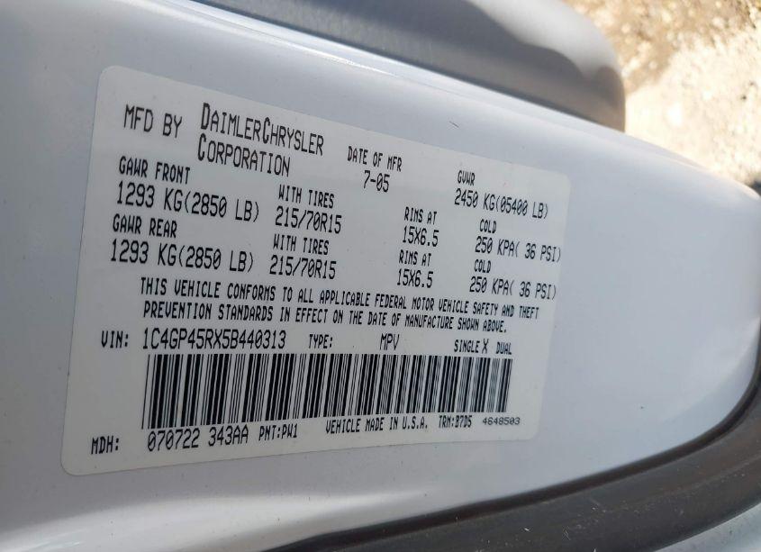 Photo 9 of 2005 Chrysler Town & COUNTRY (VIN 1C4GP45RX5B440313)