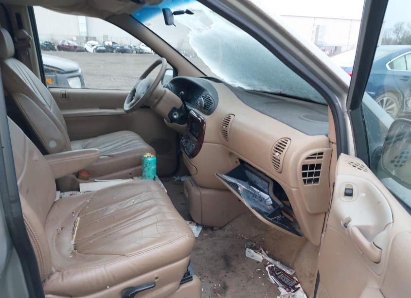 Photo 5 of 1996 Chrysler Town & COUNTRY (VIN 1C4GP54R4TB262421)