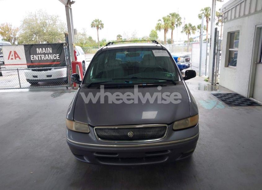 Photo 12 of 1996 Chrysler Town & COUNTRY LXI (VIN 1C4GP64L0TB402322)