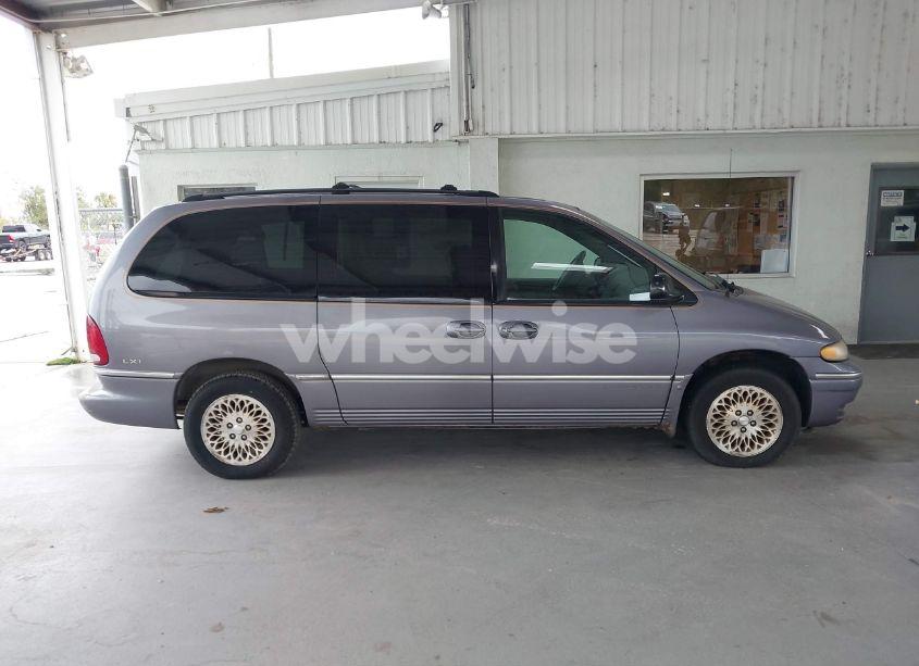 Photo 13 of 1996 Chrysler Town & COUNTRY LXI (VIN 1C4GP64L0TB402322)