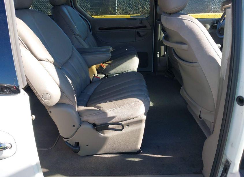 Photo 8 of 1999 Chrysler Town & COUNTRY LIMITED (VIN 1C4GP64L4XB575055)