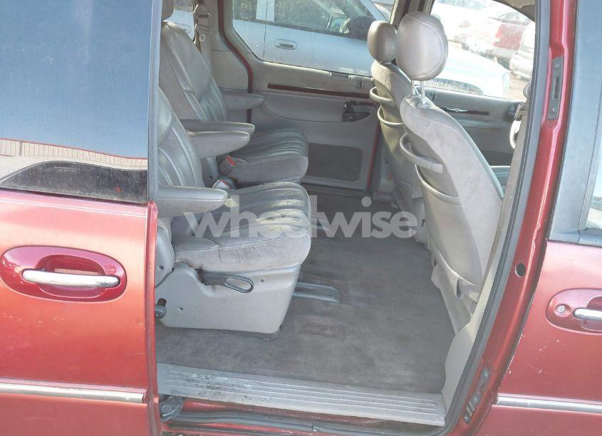 Photo 8 of 2000 Chrysler Town & COUNTRY LIMITED (VIN 1C4GP64L5YB653506)