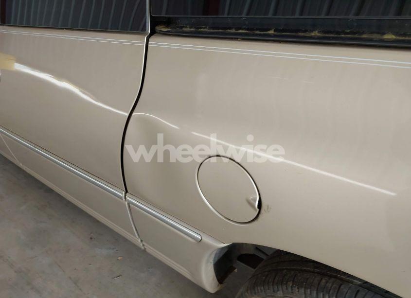 Photo 13 of 2000 Chrysler Town & COUNTRY LIMITED (VIN 1C4GP64L6YB609675)