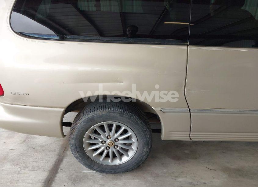 Photo 6 of 2000 Chrysler Town & COUNTRY LIMITED (VIN 1C4GP64L6YB609675)