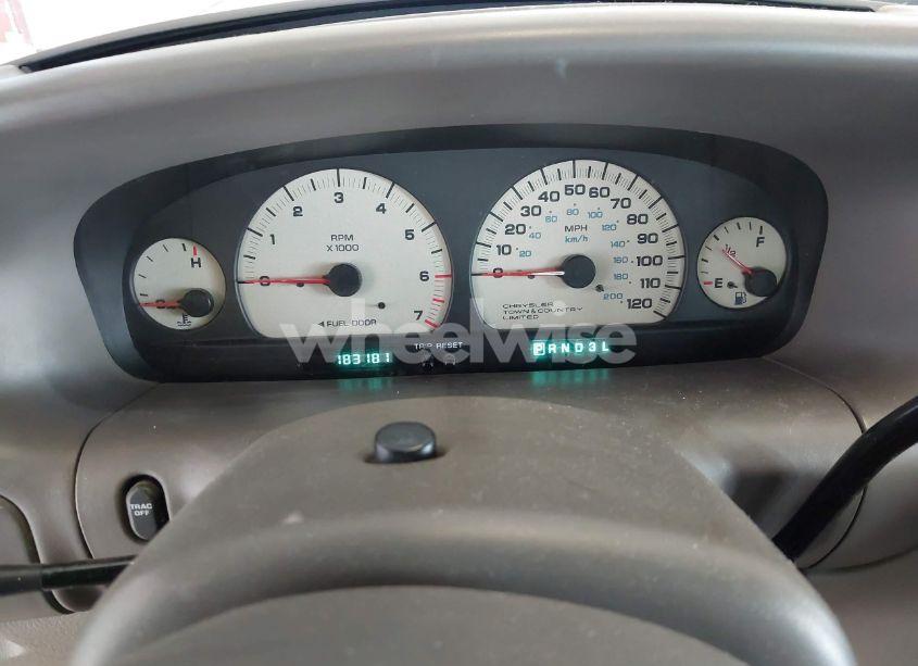 Photo 7 of 2000 Chrysler Town & COUNTRY LIMITED (VIN 1C4GP64L6YB609675)