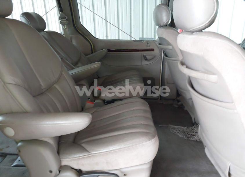 Photo 8 of 2000 Chrysler Town & COUNTRY LIMITED (VIN 1C4GP64L6YB609675)