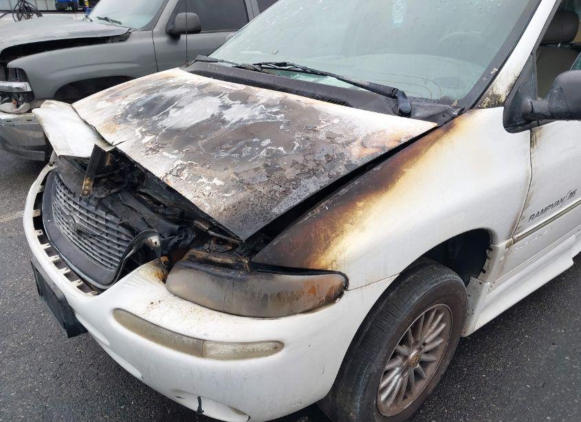 Photo 12 of 2000 Chrysler Town & COUNTRY LIMITED (VIN 1C4GP64L6YB682934)